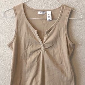 Woman’s sleeveless tank top